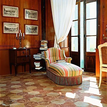 Chambres D'hotes La Monestarie ベッド・アンド・ブレックファスト *